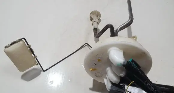 Toyota Avensis Verso Fuel level sensor 