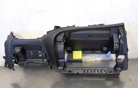 Subaru Impreza III Glove box