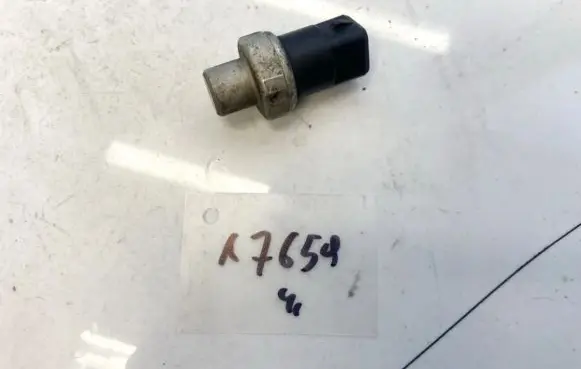 Audi A6 S6 C5 4B Air conditioning (A/C) pressure sensor 8D0959482B