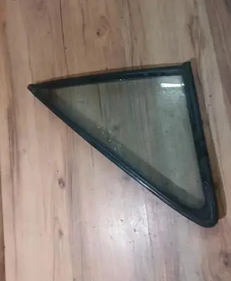 Volkswagen Golf II Front door vent window glass four-door 