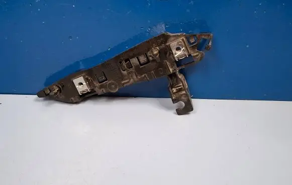 Peugeot 3008 II Front bumper mounting bracket 9810975380