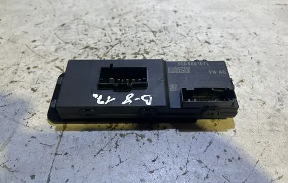 Volkswagen PASSAT B8 Tailgate/trunk control unit/module 5Q0959107L 5Q0959107J 22008001