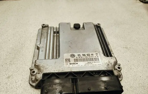 Volkswagen Tiguan Engine control unit/module 03L906022HM 03L906022G 0281015236