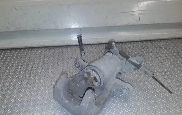 Renault Modus Rear brake caliper 