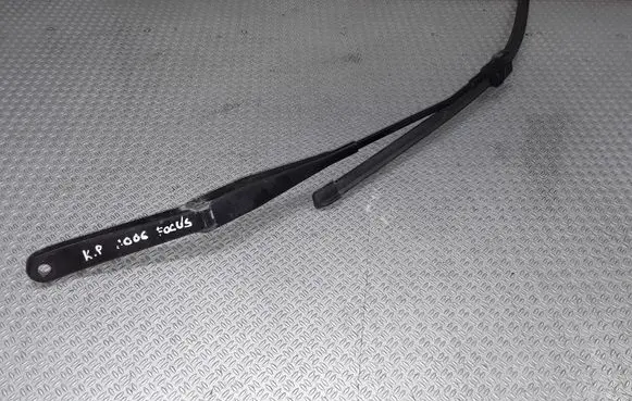 Ford Focus Windshield/front glass wiper blade 4M5117526AB