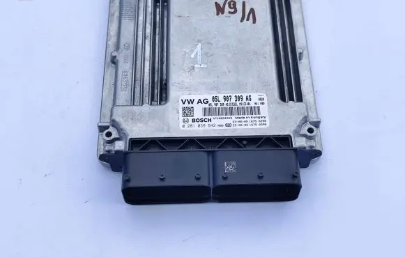 Volkswagen Tiguan Engine control unit/module 05L907309AG 0281039642