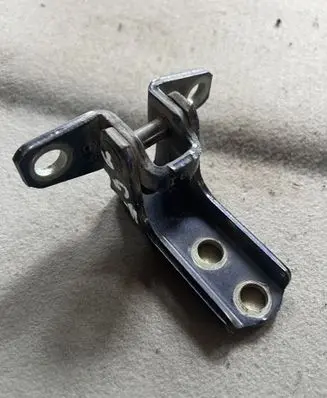 Peugeot 4007 Rear door lower hinge