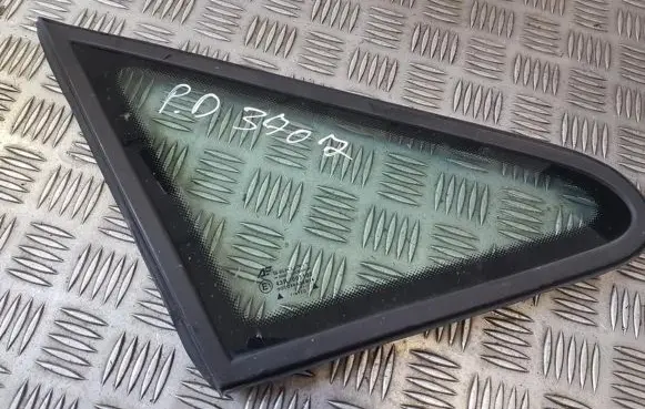 Volkswagen Sharan Front triangle window/glass 