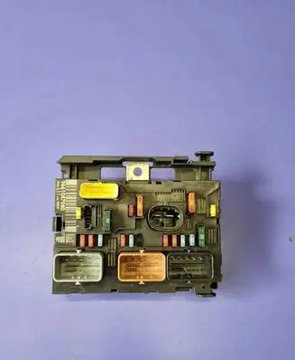 Peugeot 207 Fuse module 9661087080