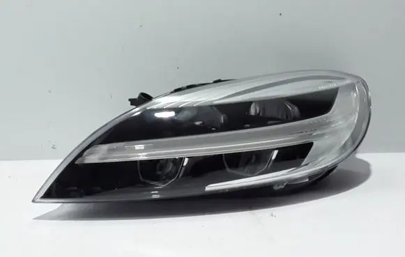 Volvo V40 Headlight/headlamp 31677022