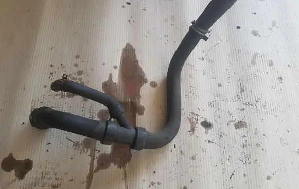 Ford Mondeo MK IV Engine coolant pipe/hose