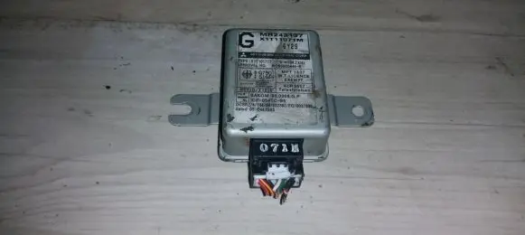 Mitsubishi Colt Other control units/modules mr243137 x1t11071m