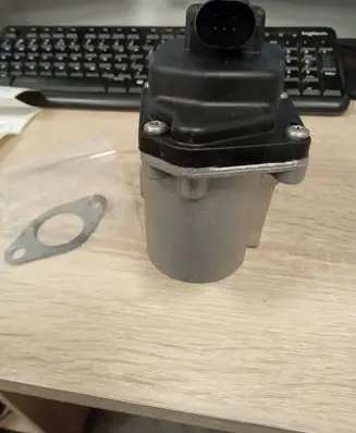 Volkswagen Tiguan EGR valve 03L131501G