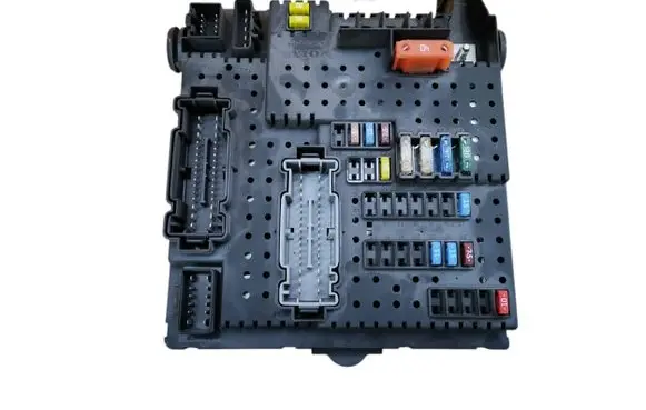 Volvo XC90 Fuse module 30728512 28017881 05W333