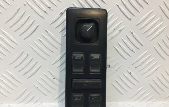 Mercedes-Benz Vito Viano W638 Electric window control switch 0005456713