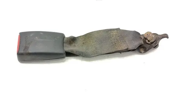 Middle seatbelt buckle (rear)