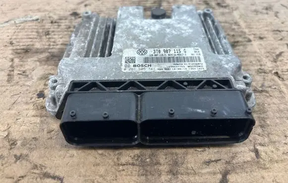 Skoda Octavia Mk3 (5E) Engine control unit/module 3T0907115G 1Z0907115F 0261S05741
