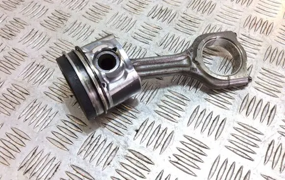 Ford Focus Piston with connecting rod