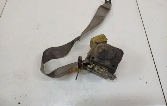 Volkswagen PASSAT B5 Rear seatbelt