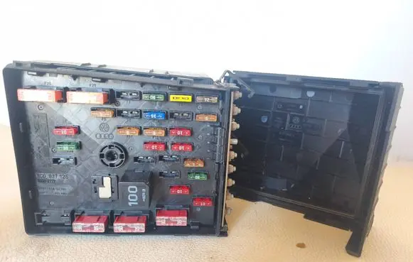 Skoda Superb B6 (3T) Fuse box set 1K0937132F 3C0937125