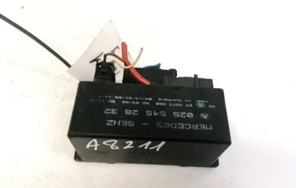 Mercedes-Benz A W168 Glow plug pre-heat relay 0255452832 099075000
