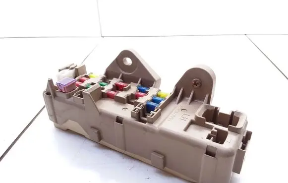 Mazda 323 F Relay mounting block 9078 2J031358