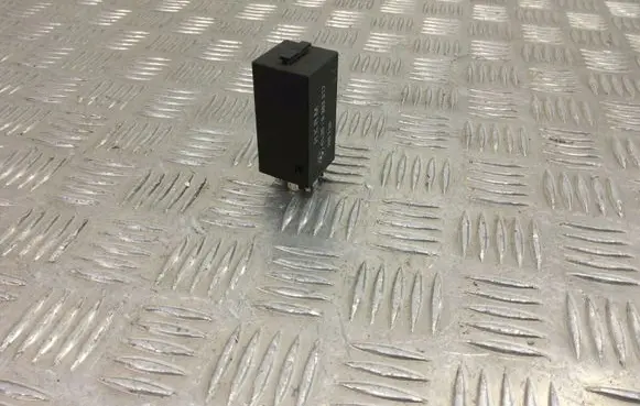 BMW 5 E34 Other relay 8363317