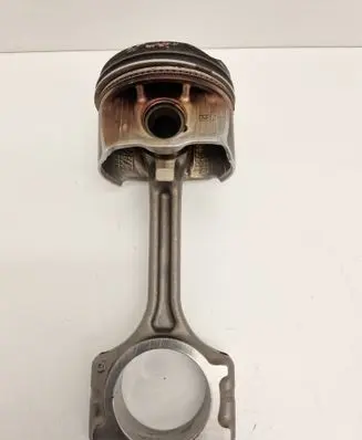 Renault Clio V Piston with connecting rod 08EA3