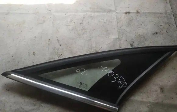 Opel Vectra C Rear side window as2