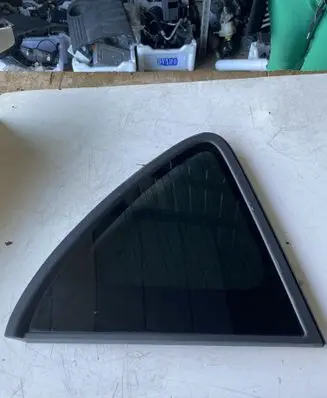 SsangYong Rexton I Rear side window A004313