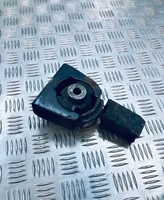 Toyota Avensis T250 Engine mount bracket