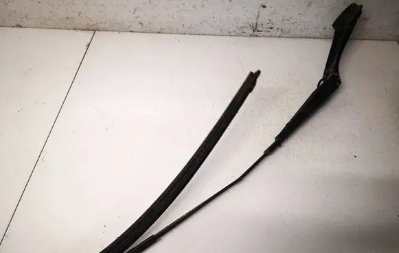 Ford Focus Front wiper blade arm bm5117526bb