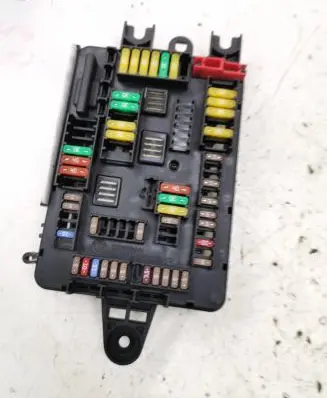 BMW 4 F36 Gran coupe Fuse module 9389070 27102015 19561000001
