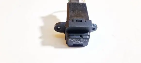 Passenger airbag on/off switch
