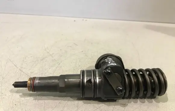 Volkswagen Caddy Fuel injector 038130073BN