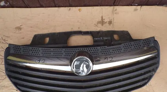 Front bumper upper radiator grill