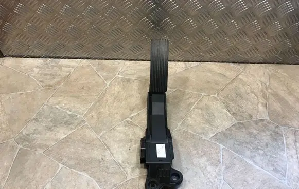 Mercedes-Benz ML W164 Accelerator throttle pedal A1643000004