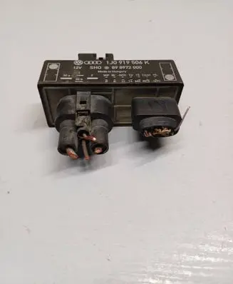 Volkswagen Golf IV Coolant fan relay 1J0919506K