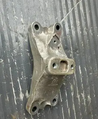 Opel Mokka B Gearbox mounting bracket 9833252780