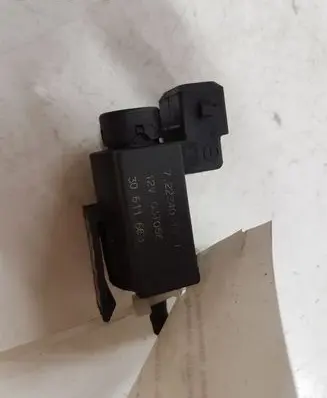 Volvo XC90 Turbo solenoid valve 72224010 03T086 30611668