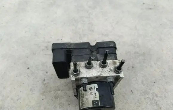 Volkswagen Jetta V ABS Pump 