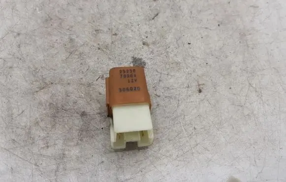 Nissan X-Trail T30 Other relay 2523079964