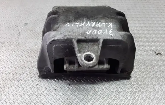 Skoda Octavia Mk1 (1U) Engine mount bracket 1J0199555