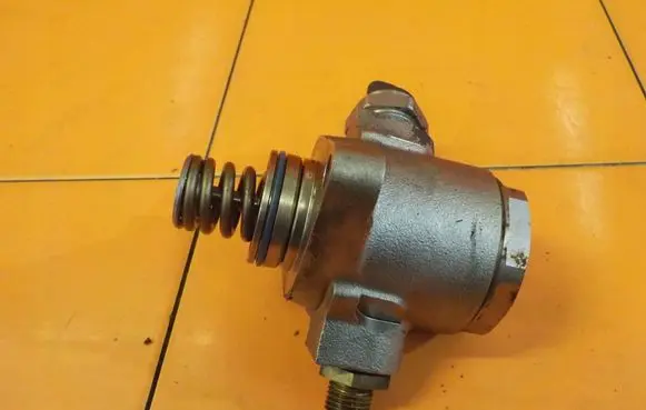 Skoda Fabia Mk3 (NJ) Fuel injection high pressure pump 04L127026BC