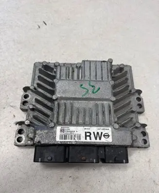Nissan Qashqai Engine control unit/module 23710BR30A S180033108A