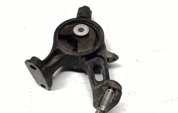 Toyota Avensis T270 Engine mount bracket