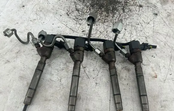 Hyundai i30 Fuel injectors set 0445110320