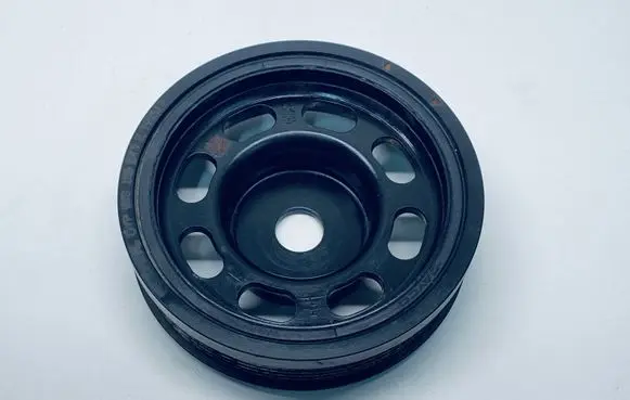 Volkswagen Golf VII Crankshaft pulley 04E105243E