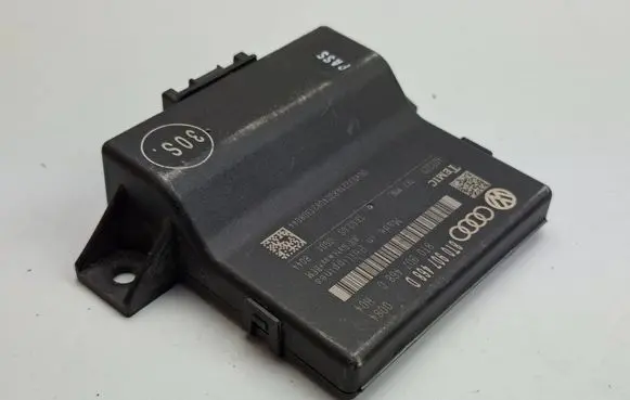 Audi A4 S4 B8 8K Gateway control module 8T0907468D 403221
