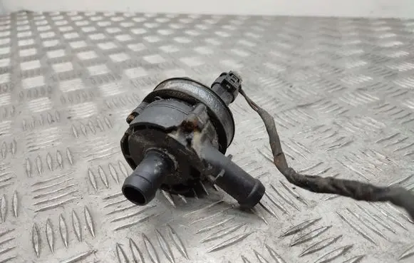 Mercedes-Benz CLA C117 X117 W117 Electric auxiliary coolant/water pump A0005000686